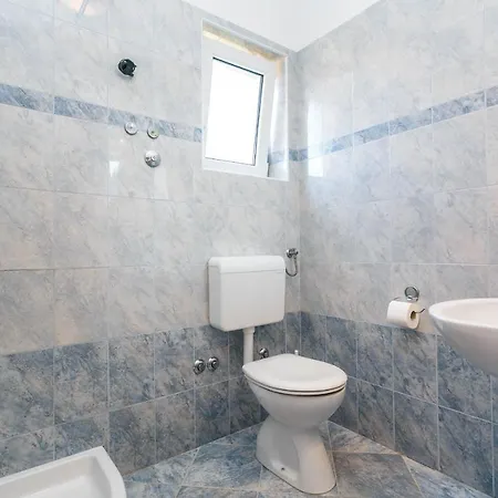 Luka Apartament *