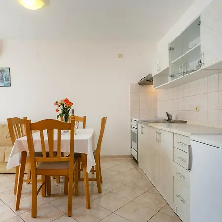 Διαμέρισμα Luka *